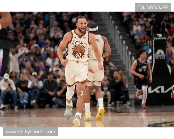 在2015年季后赛火热的“水花”模式中，库里场均命中率高达45%以上，成为联盟最强远射手